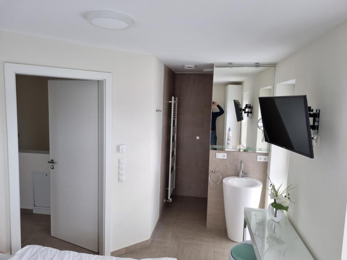 Neu!Moderne, Lichtdurchflutete Dhh, Zentral, Garten, Wallbox, Wlan ブットヤーディンゲン エクステリア 写真